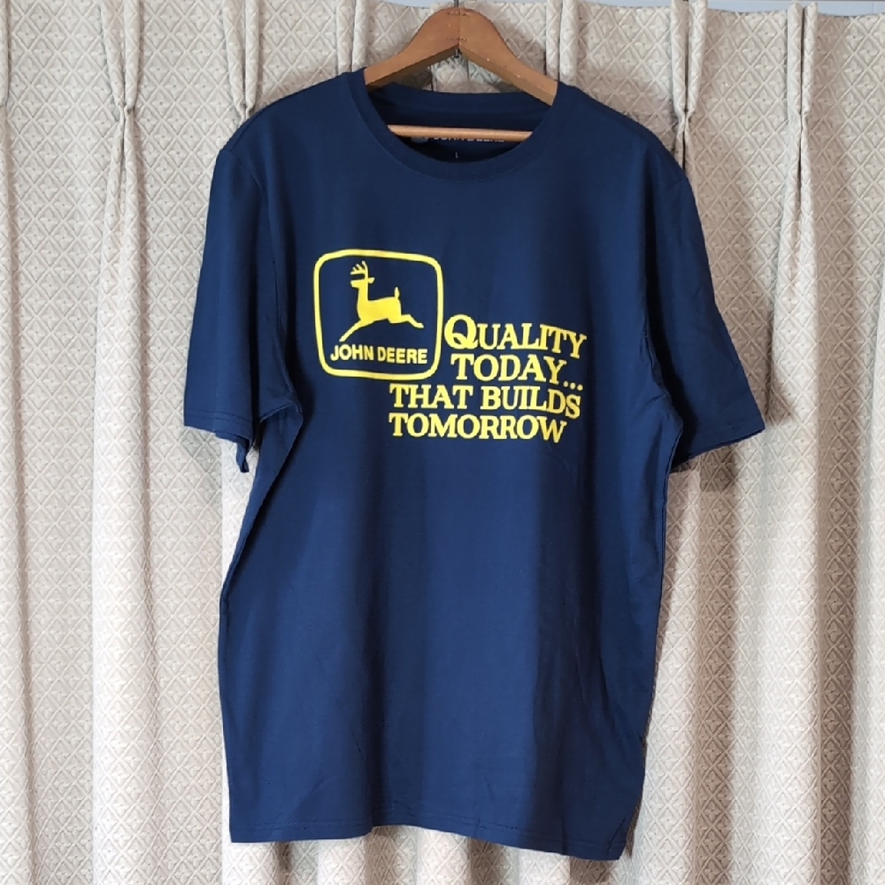 NWT Men's Size Large John Deere Crew Neck Logo Blue & Yellow T-shirt